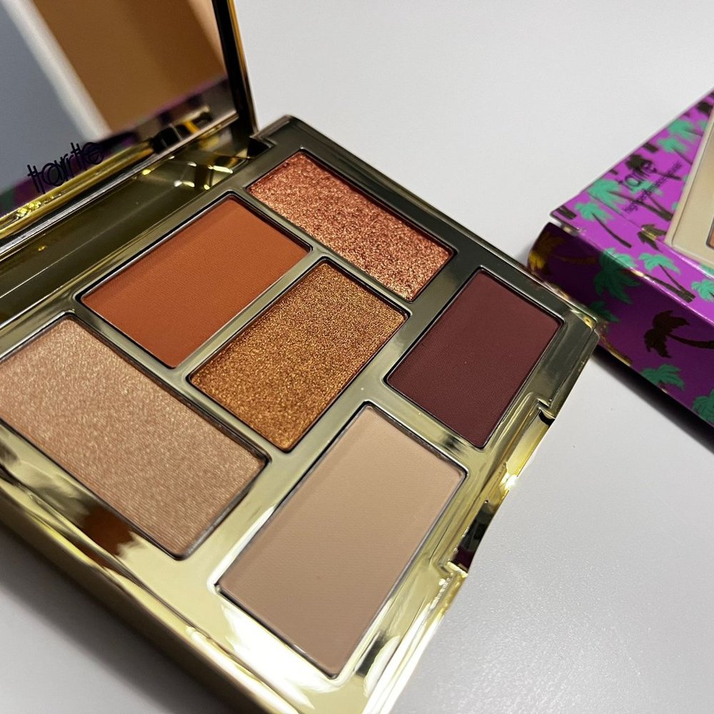 Glam on the go eyeshadow palette